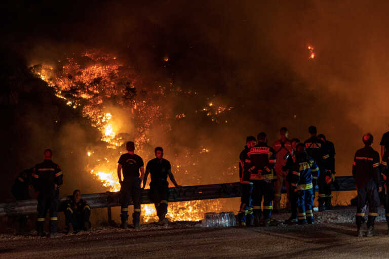 Ακόμα μια νύχτα μάχης με τις αναζωπυρώσεις σε Πάρνηθα, Έβρο και Βοιωτία! 69 φωτιές το τελευταίο 24ωρο, στο «κόκκινο» 3 περιφέρειες την Παρασκευή
