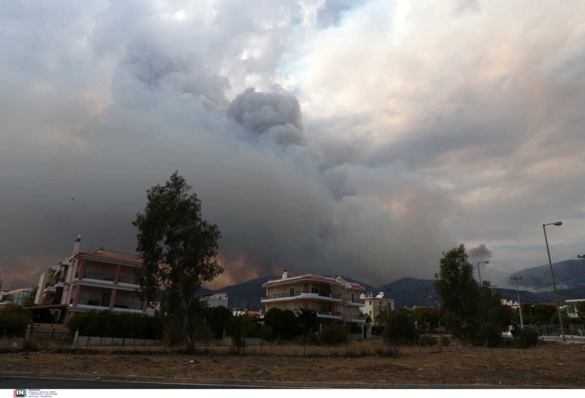 Φωτιά στην Πάρνηθα: Πού έχει διακοπεί η κυκλοφορία