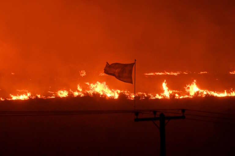 Τέταρτη νύχτα «κόλαση» στην Αλεξανδρούπολη - Μάχη με τις φλόγες σε Ροδόπη και Καβάλα
