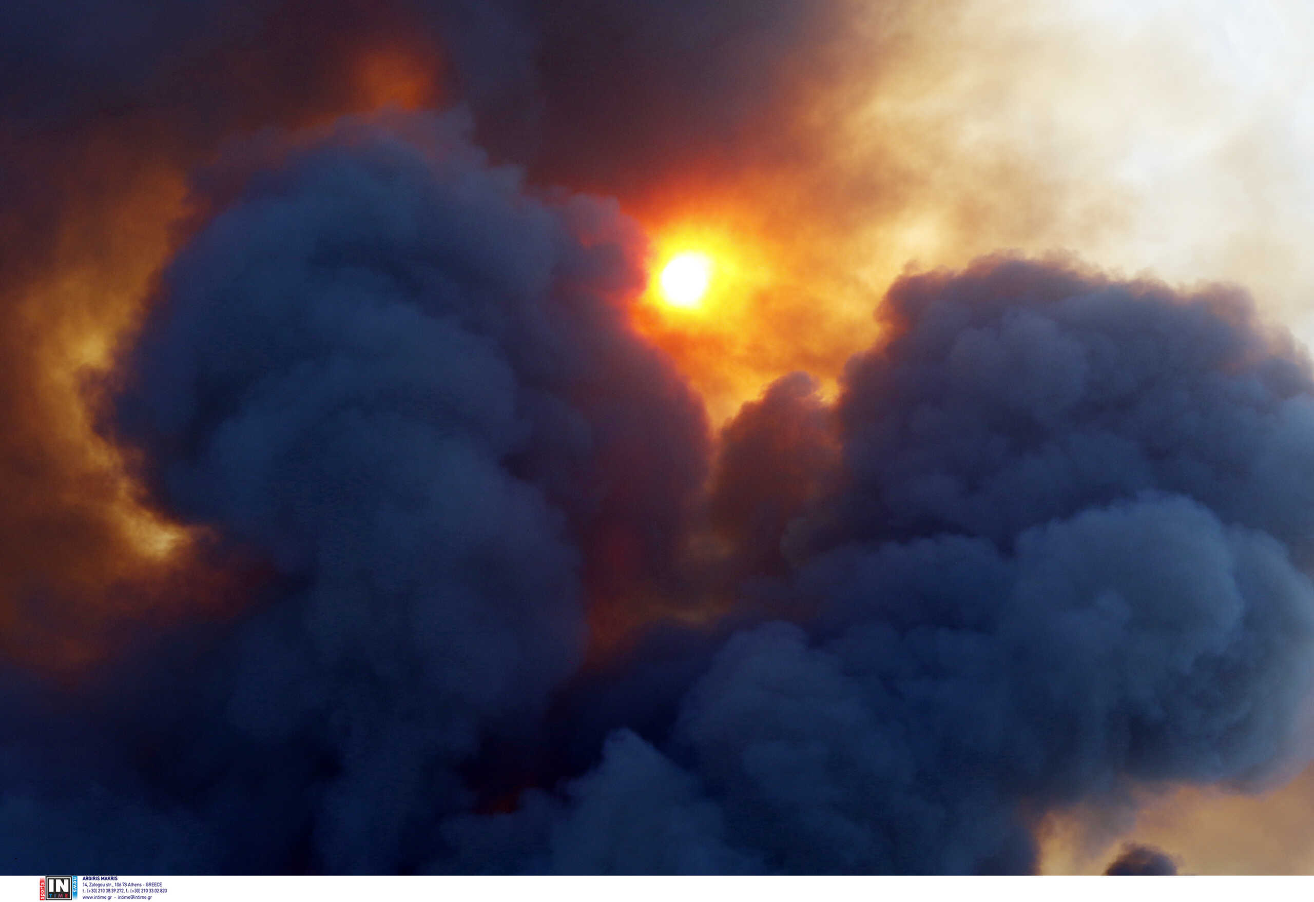 Φωτιά στη Φυλή: Εικόνες καταστροφής από το πέρασμα της πύρινης λαίλαπας – Κάηκαν σπίτια και αυτοκίνητα