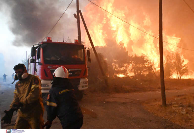 Σε πύρινο κλοιό όλη η χώρα - Στην Πάρνηθα κατευθύνεται η φωτιά στη Φυλή - Δεκάδες νεκροί μετανάστες στον Έβρο - Στην Πολιτική Προστασία ο πρωθυπουργός