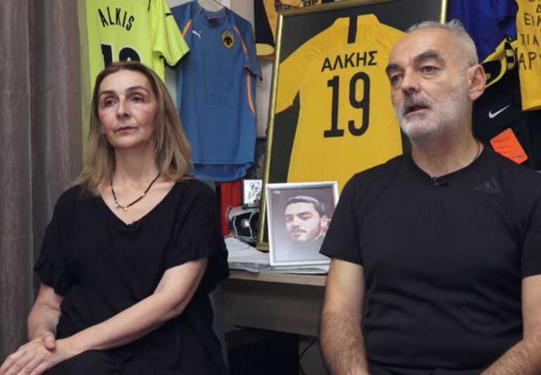 «Μπορούν να ζητήσουν συγνώμη στο μνήμα του Άλκη και σίγουρα θα την δεχθεί» - Συγκλονίζουν οι γονείς του Άλκη Καμπανού στην πρώτη τους συνέντευξη μετά τη δίκη