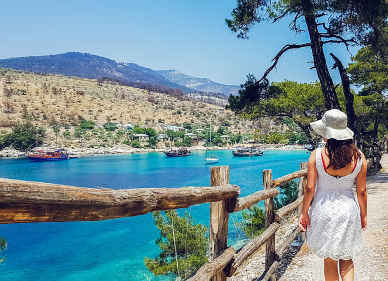 Αναπάντεχο βατερλό για ελληνικό νησί στον τουρισμό - «Άδειασαν τα ξενοδοχεία και πετάχτηκαν τρόφιμα»