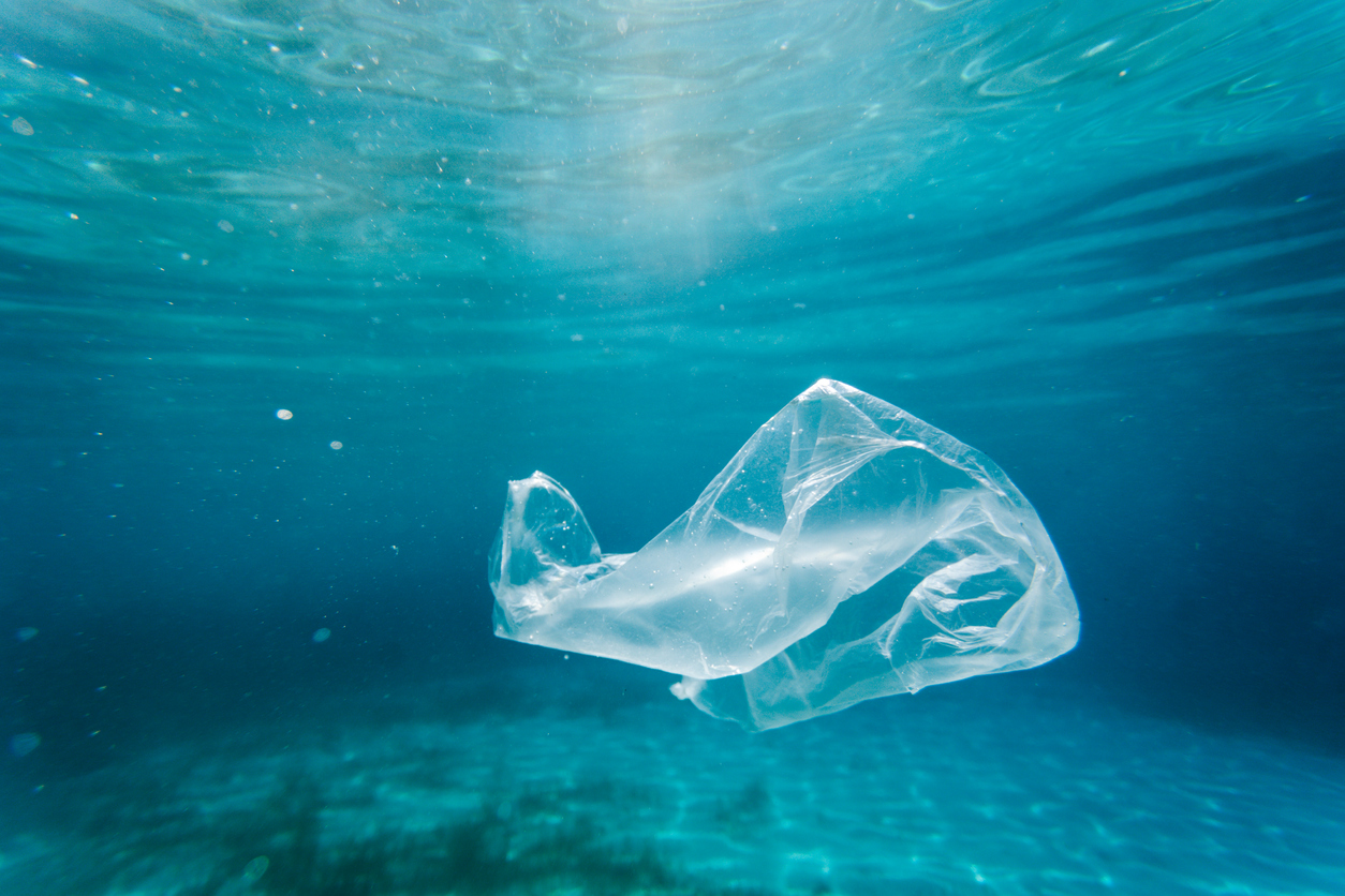 Η ρύπανση των ωκεανών με πλαστικά είναι μικρότερη σε όγκο αλλά μεγαλύτερης διάρκειας