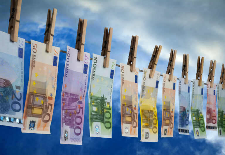 Αυτοί είναι οι μεγαλοοφειλέτες του Δημοσίου με χρέη άνω των 150.000 ευρώ - Οι λίστες της ΑΑΔΕ με όλα τα ονόματα