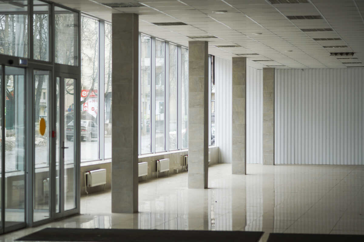 the lobby for the trade, shop premises, new premises,large Windows