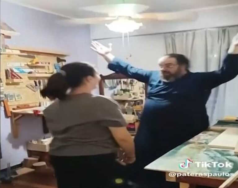 Έλληνας ιερέας χορεύει στο TikTok και γίνεται viral