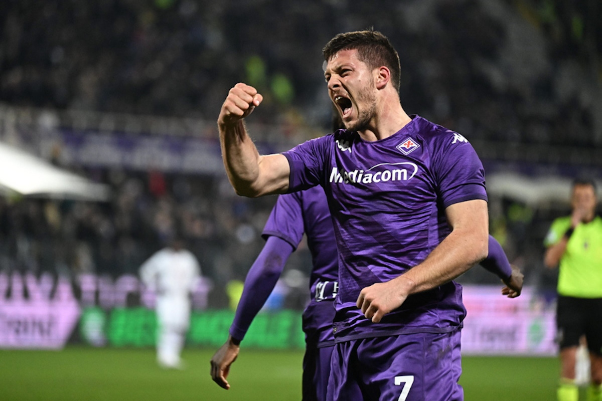 epa10503665 Fiorentina's Serbian foward Luka Jovic  celebrates after scoring a goal during the Italian serie A soccer match ACF Fiorentina vs AC Milan at Artemio Franchi Stadium in Florence, Italy, 4 March 2023.  EPA