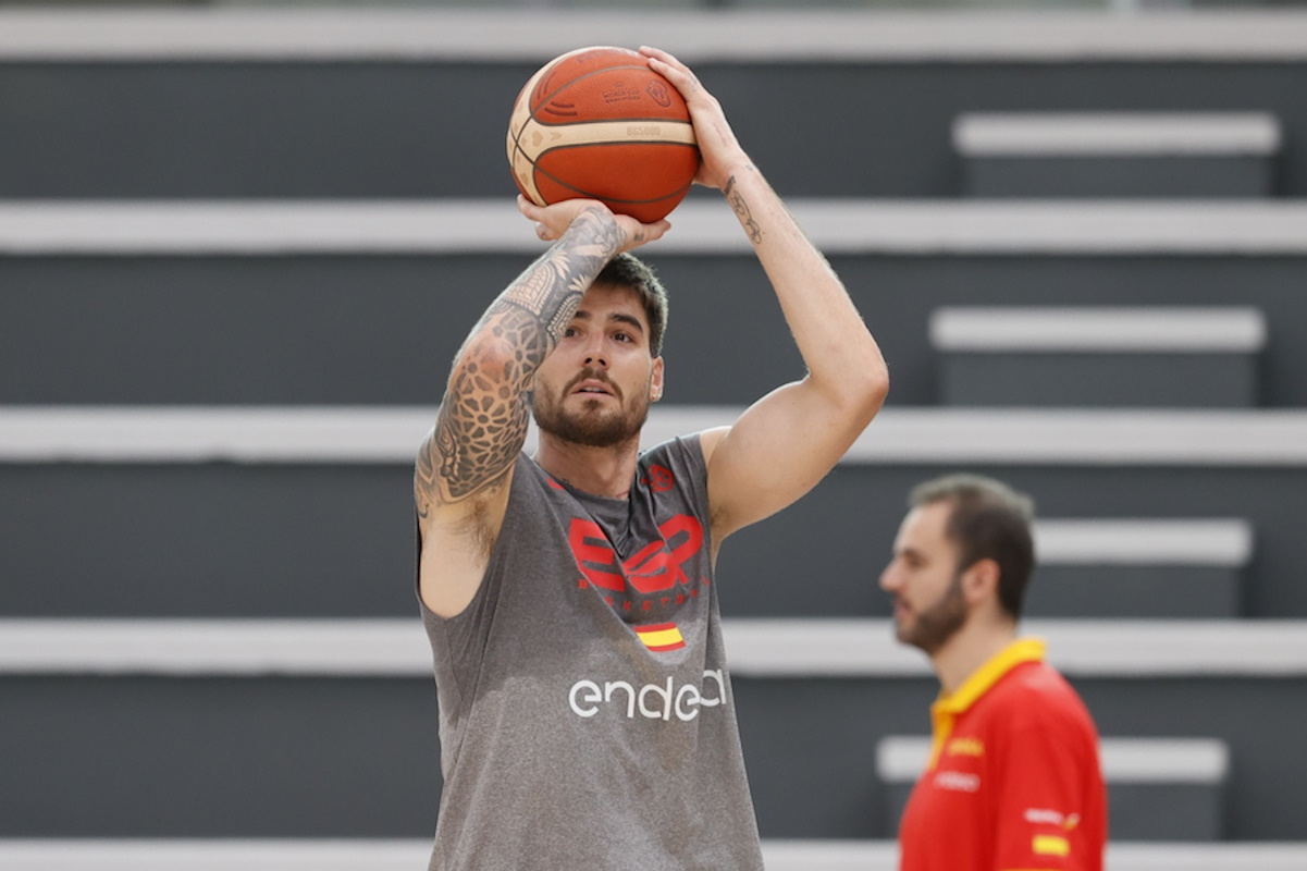 epa10773218 Spain's power forward Juancho Hernangomez takes part in a training session of the team in Madrid, Spain, 28 July 2023. Spain will take part in the FIBA Basketball World Cub that runs from 25 August to 10 September in the Philippines, Japan and Indonesia.  EPA