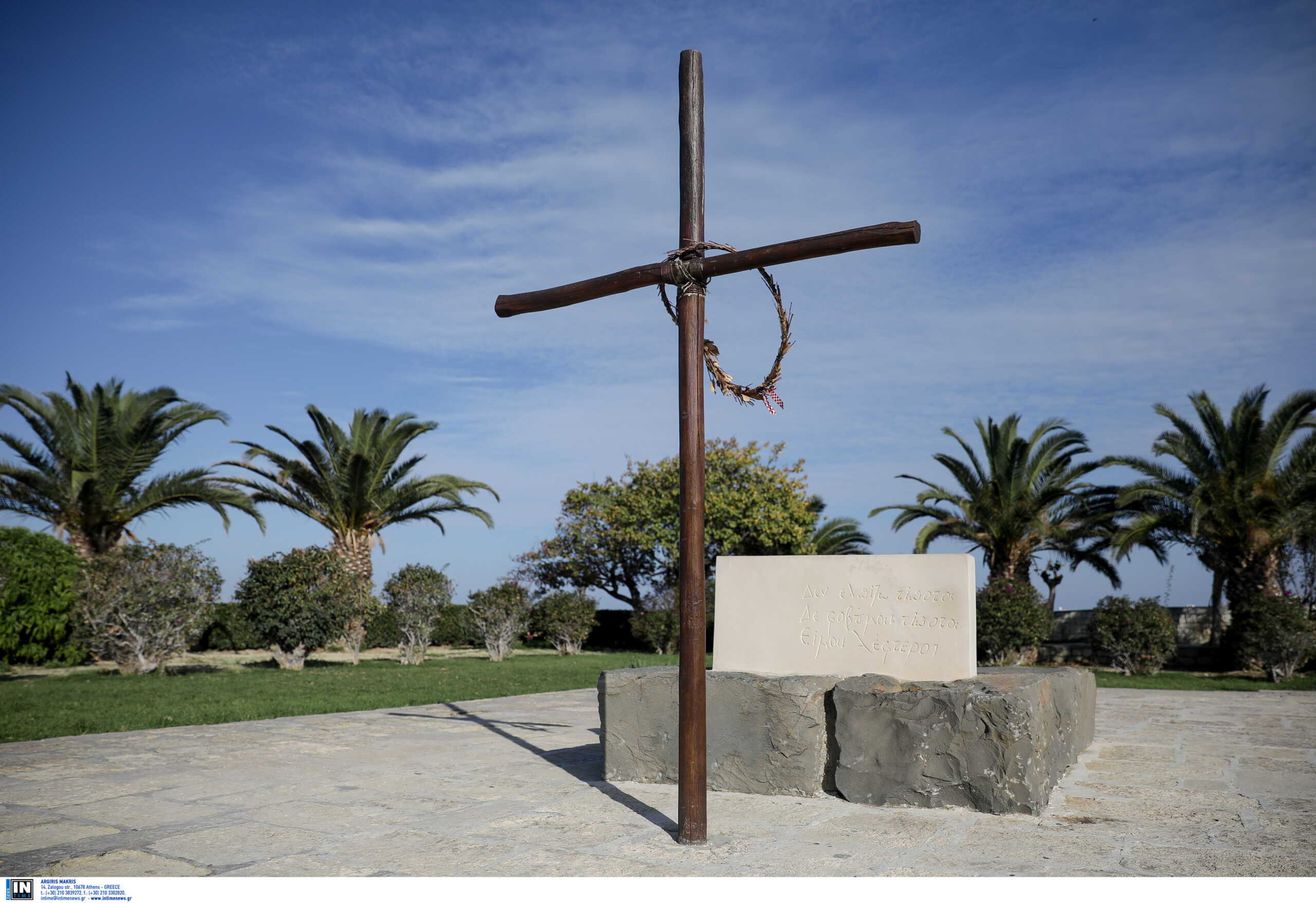 Βανδάλισαν τον τάφο του Νίκου Καζαντζάκη – Μέσα στην ημέρα η αποκατάσταση