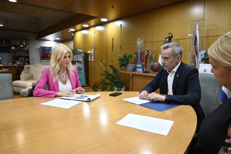 Συνάντηση Κωνσταντίνου Ζέρβα με την Υφυπουργό Τουρισμού Έλενα Ράπτη για τη στήριξη και την ανάπτυξη του τουρισμού της Θεσσαλονίκης