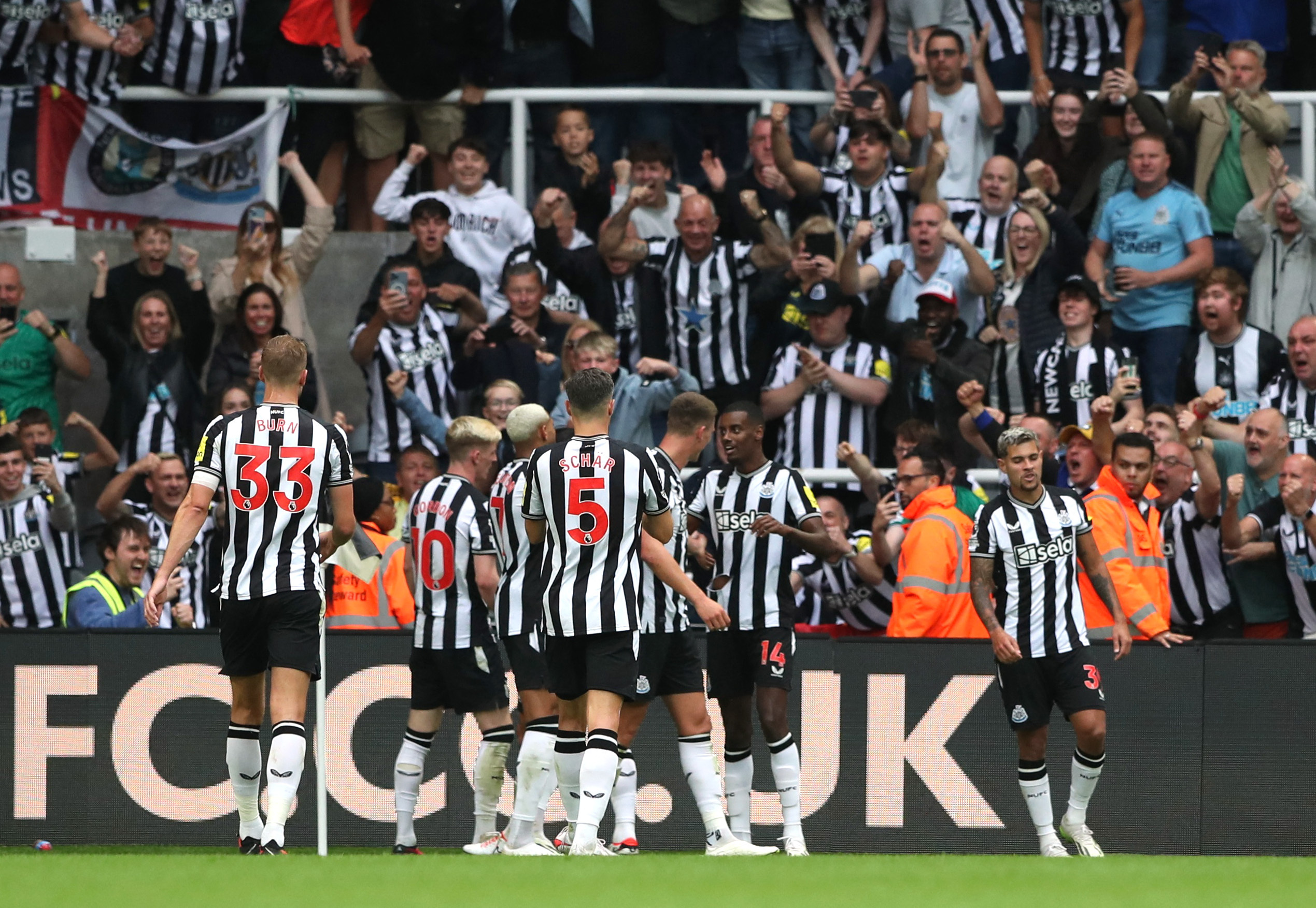 Soccer Football - Premier League - Newcastle United v Aston Villa - St James' Park, Newcastle, Britain - August 12, 2023 Newcastle United's Alexander Isak celebrates scoring their third goal with teammates REUTERS