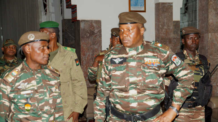 Η χούντα του Νίγηρα κατηγορεί τη Γαλλία ότι έχει σχέδιο να αποσταθεροποιήσει τη χώρα