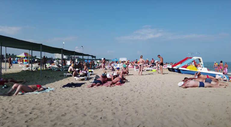 Για πρώτη φορά μετά τη ρωσική εισβολή άνοιξαν οι παραλίες της Οδησσού για κολύμπι