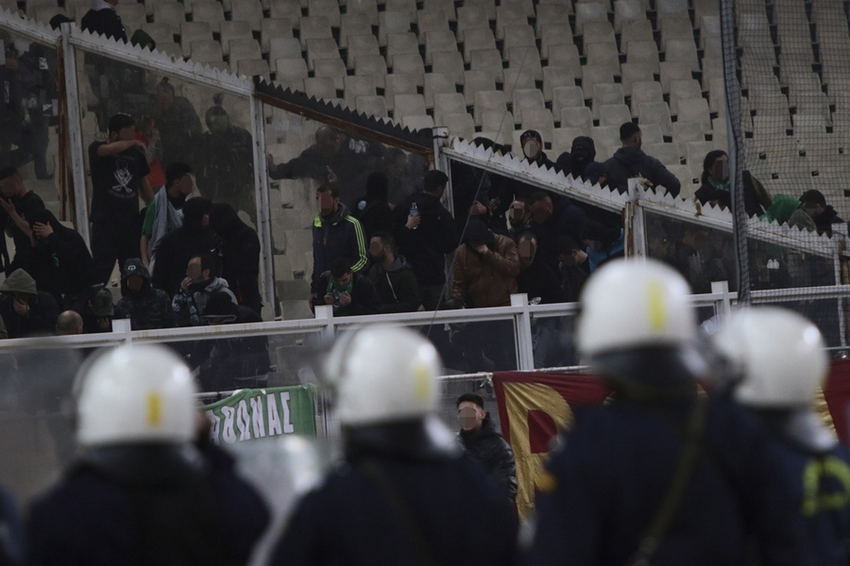 epa07446278 Greek police trying to disperse Panathinaikos' fans during clashes with fans inside the Athens' Olympic stadium, in Athens, Greece, 17  March 2019, (issued 18 March 2019). A Greek derby between Panathinaikos and Olympiakos on Sunday, fell victim of fan violence, as the match at the Olympic Stadium of Athens was abandoned on the 70th minute due to clashes between hooligans and the police.  EPA