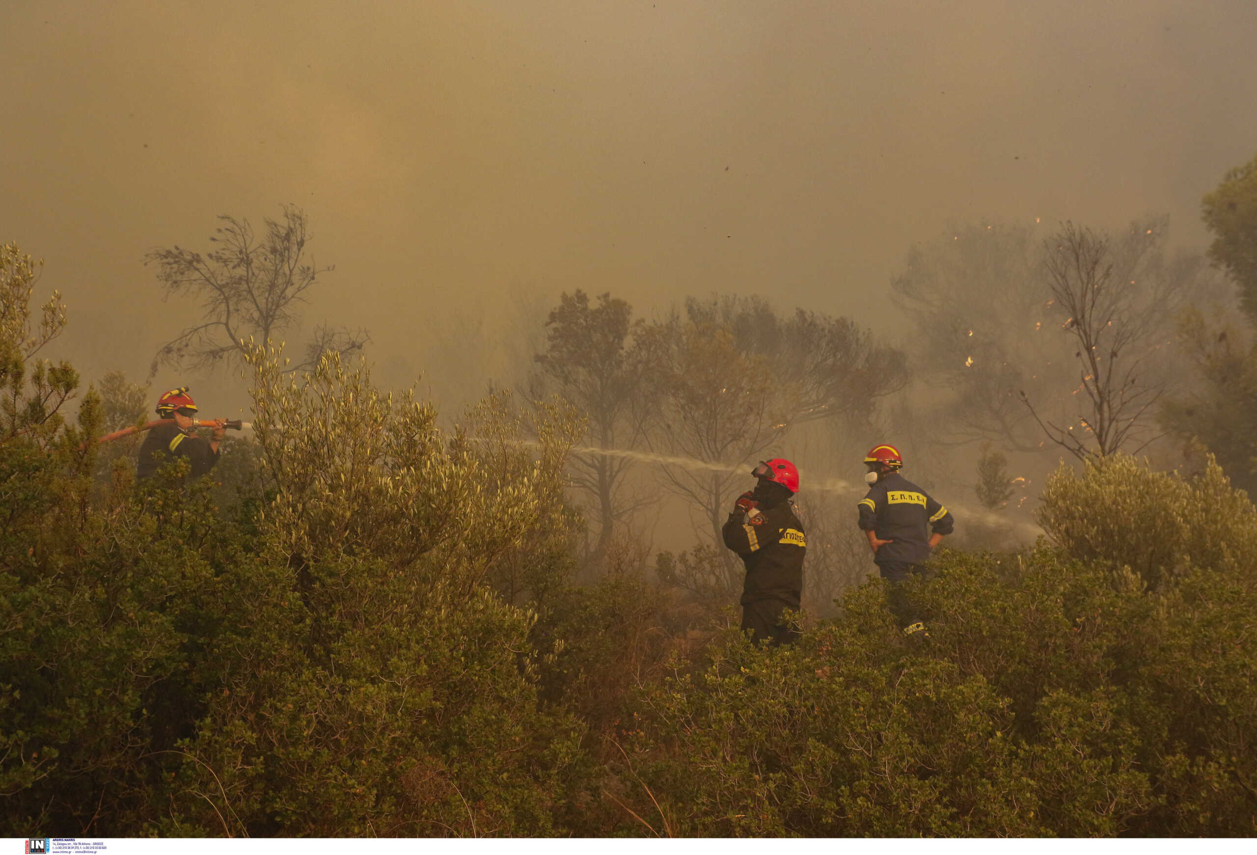 Φωτιά στην Πάρνηθα: Αναζωπυρώσεις στην Μονή Κλειστών – Ισχυρές πυροσβεστικές δυνάμεις στην περιοχή