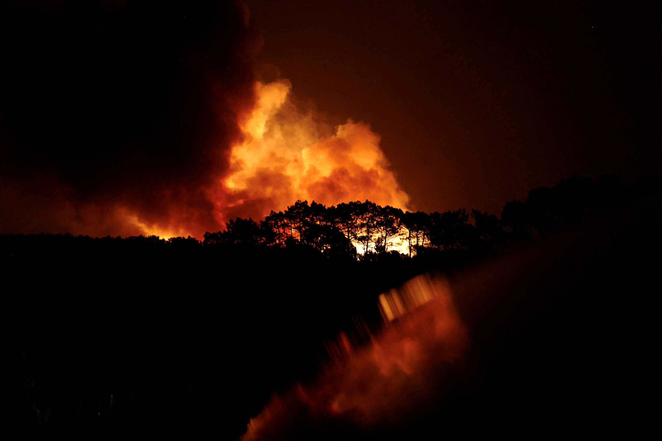 Συνεχίζεται η μάχη με τις φλόγες στην Πορτογαλία - Συναγερμός στην Ισπανία λόγω καύσωνα