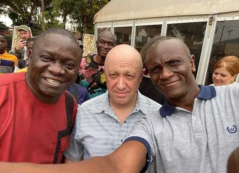 Οι selfies του Γεβγκένι Πριγκόζιν στην Αφρική λίγες ημέρες πριν σκοτωθεί στο αεροπορικό δυστύχημα