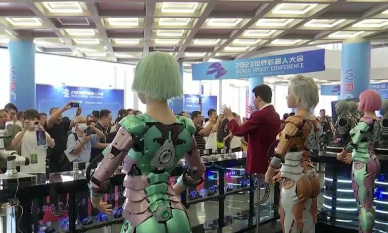Ανθρωποειδή ρομπότ κλέβουν την παράσταση στο Παγκόσμιο Συνέδριο Ρομπότ στο Πεκίνο