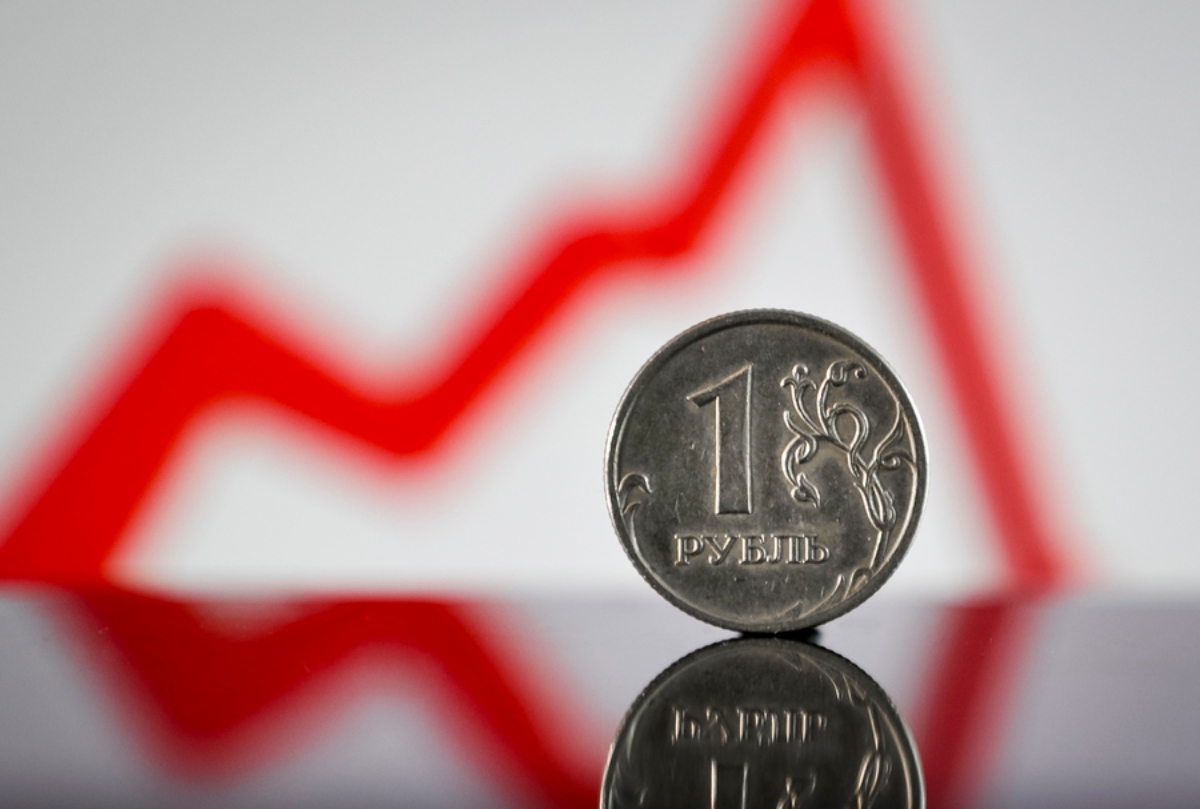 Ρωσία: Αύξησε το επιτόκιο στο 12% η Κεντρική Τράπεζα για να φρενάρει την πτώση του ρουβλίου