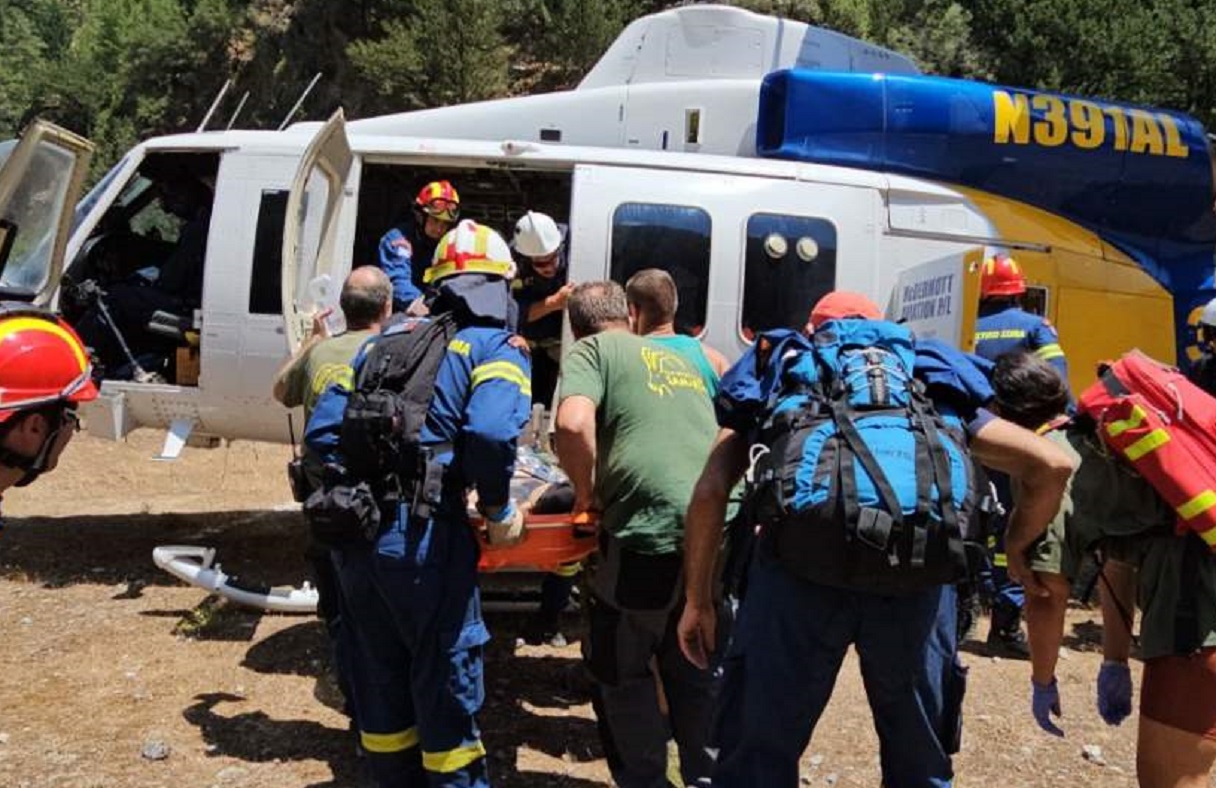 Σεισμός στα Χανιά: Μεγάλη επιχείρηση διάσωσης του Ισπανού τουρίστα από το φαράγγι της Σαμαριάς