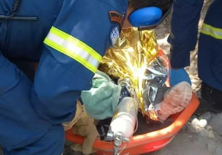 Άνδρας τραυματίστηκε σοβαρά και ακρωτηριάστηκε στο πόδι λόγω πτώσης βράχων στο Φαράγγι της Σαμαριάς μετά το σεισμό στα Χανιά