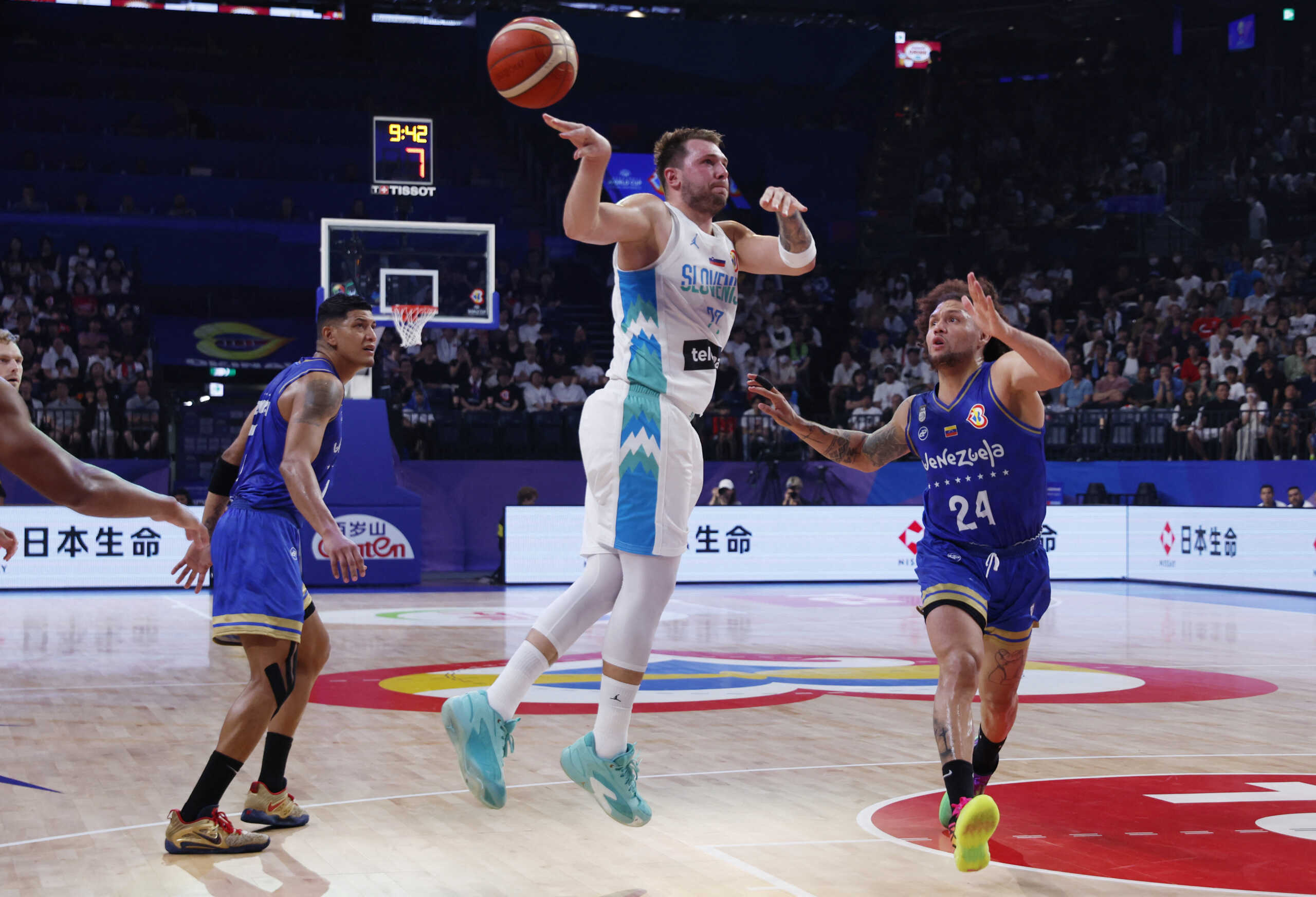 Mundobasket 2023: Εύκολες νίκες για Σλοβενία και Σερβία