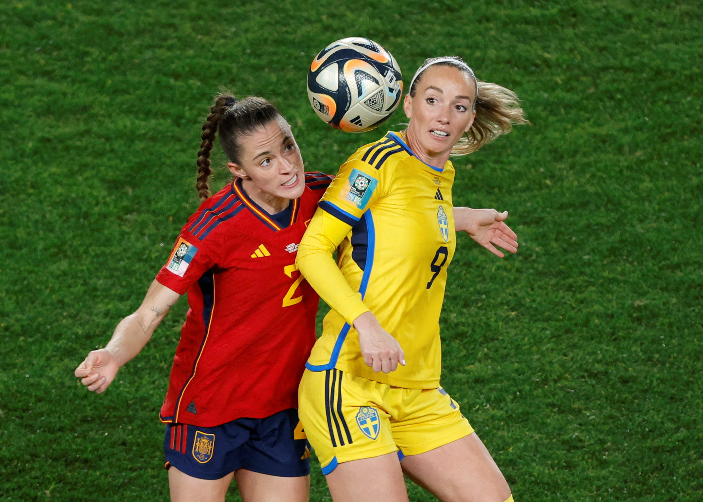 Soccer Football - FIFA Women’s World Cup Australia and New Zealand 2023 - Semi Final - Spain v Sweden - Eden Park, Auckland, New Zealand - August 15, 2023 Spain's Ona Batlle in action with Sweden's Kosovare Asllani REUTERS
