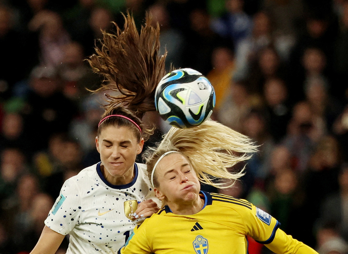 Soccer Football - FIFA Women’s World Cup Australia and New Zealand 2023 - Round of 16 - Sweden v United States - Melbourne Rectangular Stadium, Melbourne, Australia - August 6, 2023
Alex Morgan of the U.S. in action with Sweden's Amanda Ilestedt REUTERS