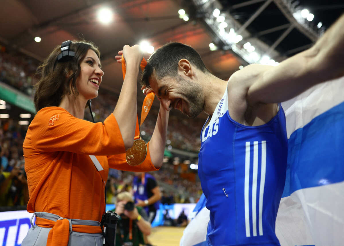 Athletics - World Athletics Championship - Men's Long Jump Final - National Athletics Centre, Budapest, Hungary - August 24, 2023 Gold medallist Greece's Miltiadis Tentoglou receives his medal after winning the final REUTERS
