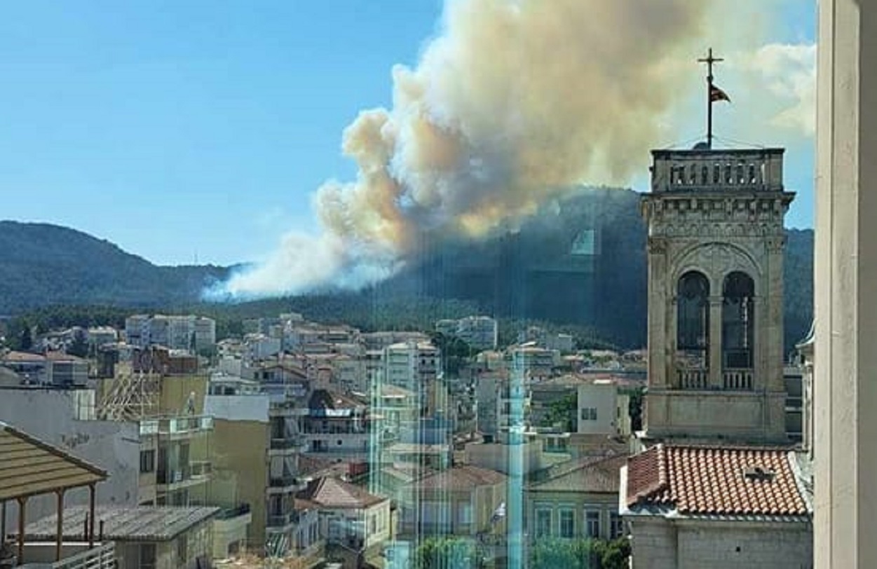 Φωτιά σε δάσος στην Τρίπολη στην περιοχή Άγιος Βλάσης