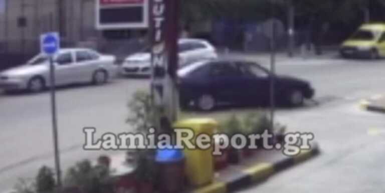 Βίντεο με τροχαίο ατύχημα έξω από βενζινάδικο της Λαμίας - Τι συνέβη στο σημείο δύο λεπτά αργότερα