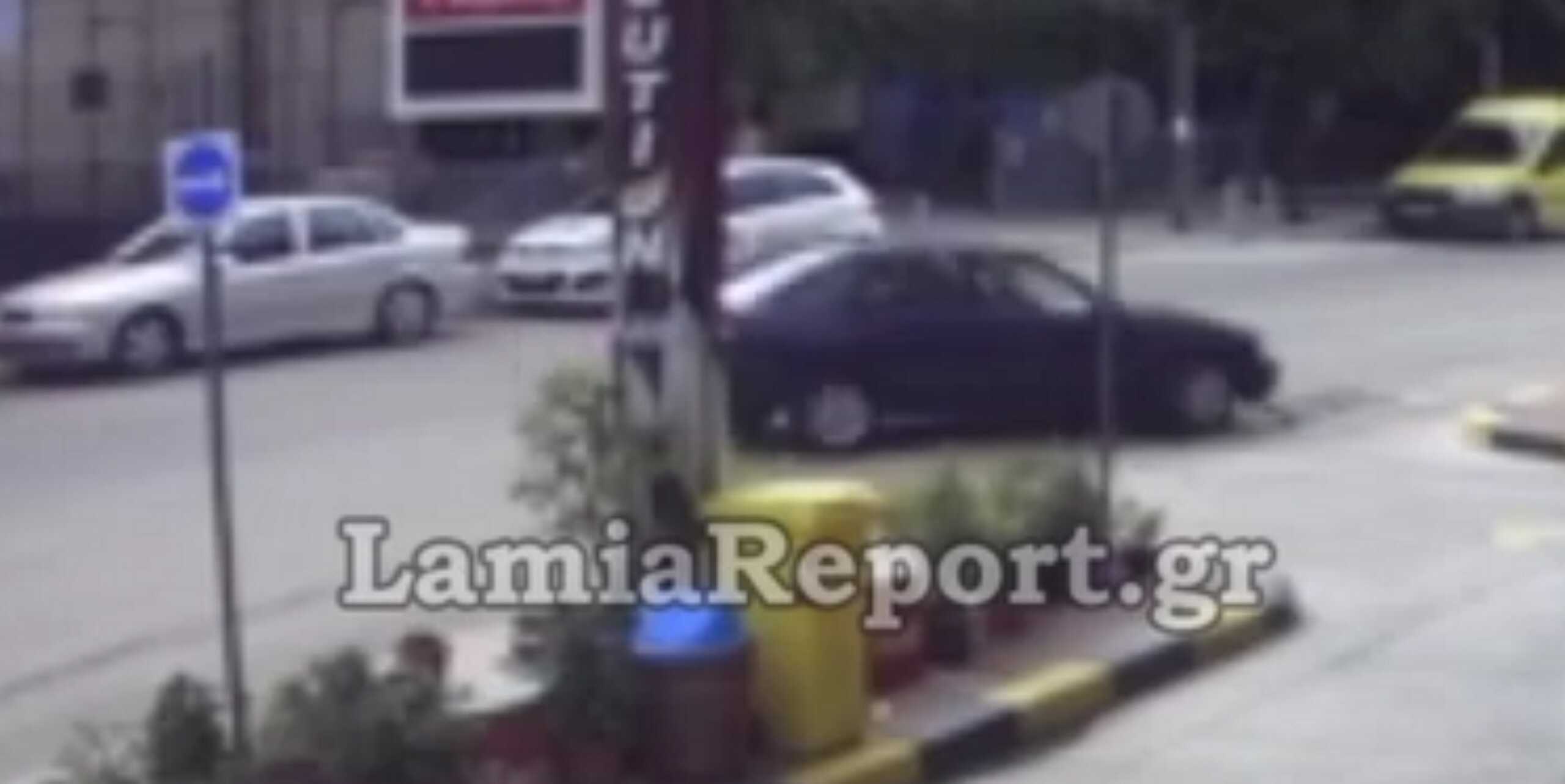 Λαμία: Βίντεο με τροχαίο ατύχημα έξω από βενζινάδικο – Δείτε την εκτροπή του αυτοκινήτου