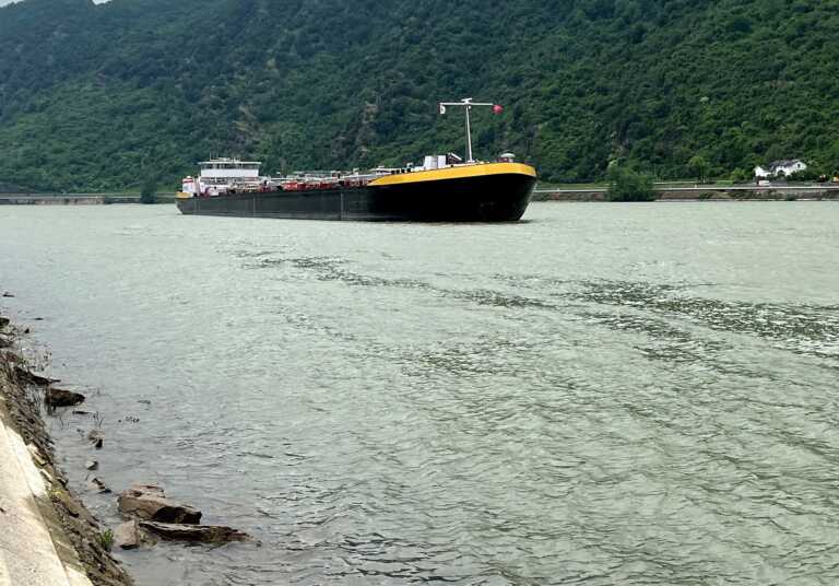 Βυθίστηκε ρυμουλκό πλοίο στη Διώρυγα του Σουέζ - Συγκρούστηκε με τάνκερ μεταφοράς φυσικού αερίου