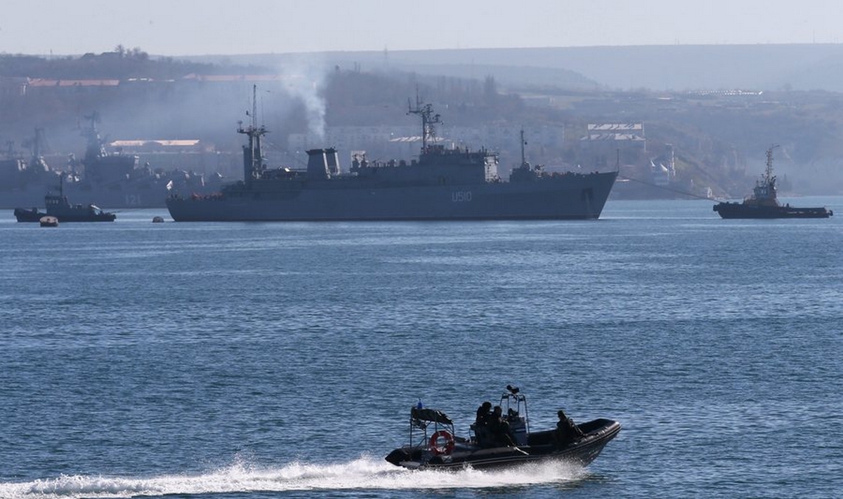 epa04137059 Tug boats maneuver the surrendered Ukrainian command and control ship 'Slavutych' during its towing to the Russian Black Sea Fleet base in Sevastopol, Crimea, Ukraine, 23 March 2014.  Russia on 22 March officially declared Crimea part of its zone of military control, even as isolated military units loyal to Ukraine hung on grimly at a few sites in the contested peninsula.  EPA