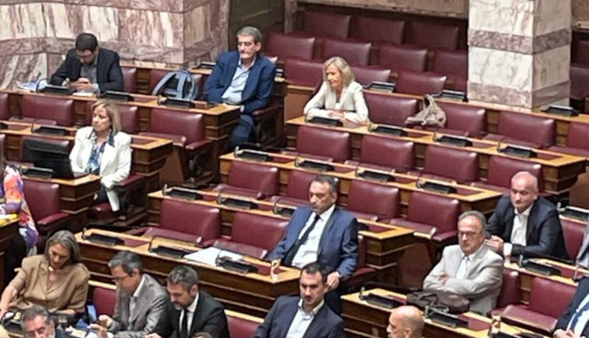 Σπαρτιάτες: Μόνος ο Βασίλης Στίγκας στα έδρανα στη συζήτηση για τις φωτιές