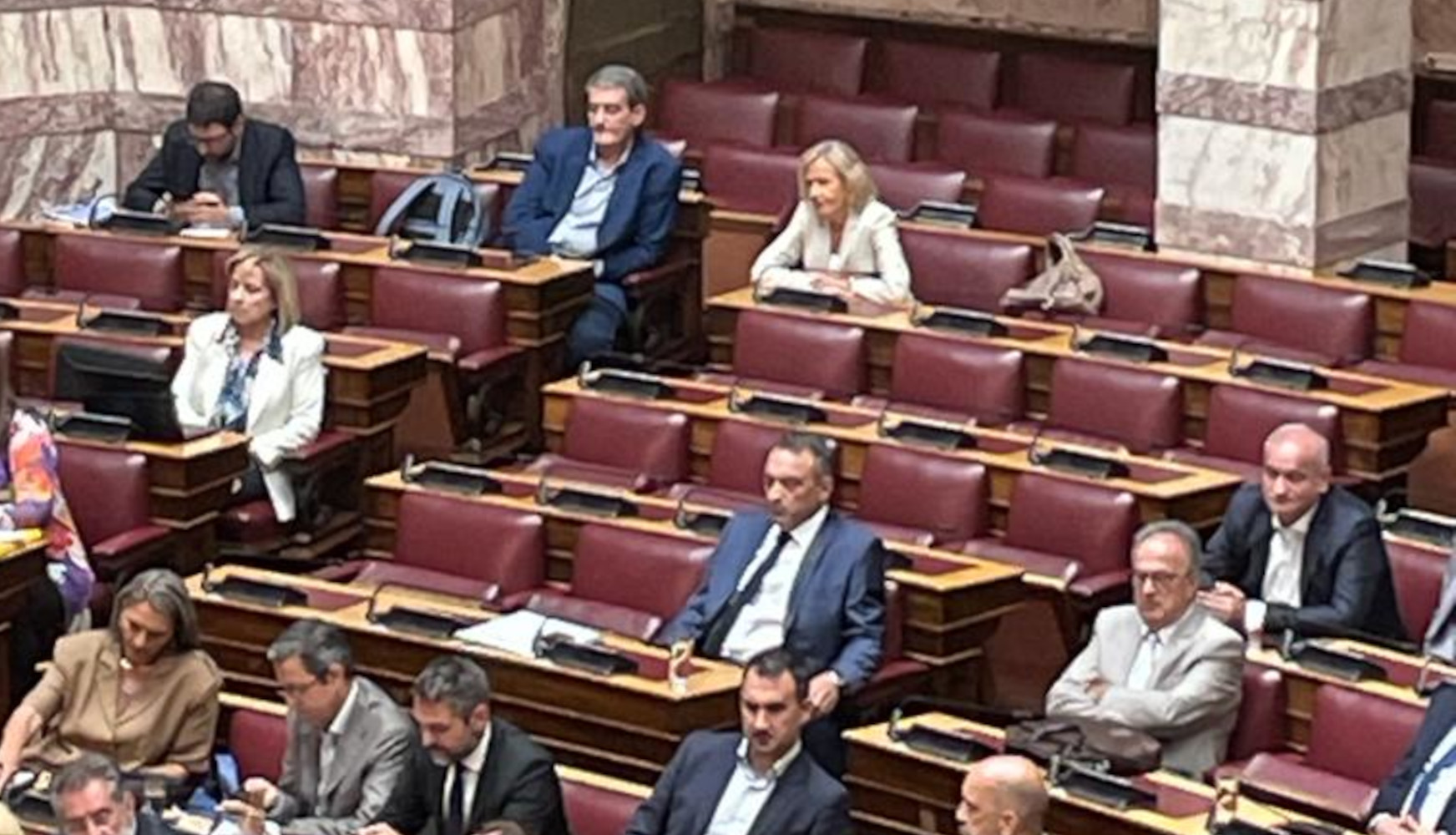 Σπαρτιάτες: Μόνος ο Βασίλης Στίγκας στα έδρανα στη συζήτηση για τις φωτιές