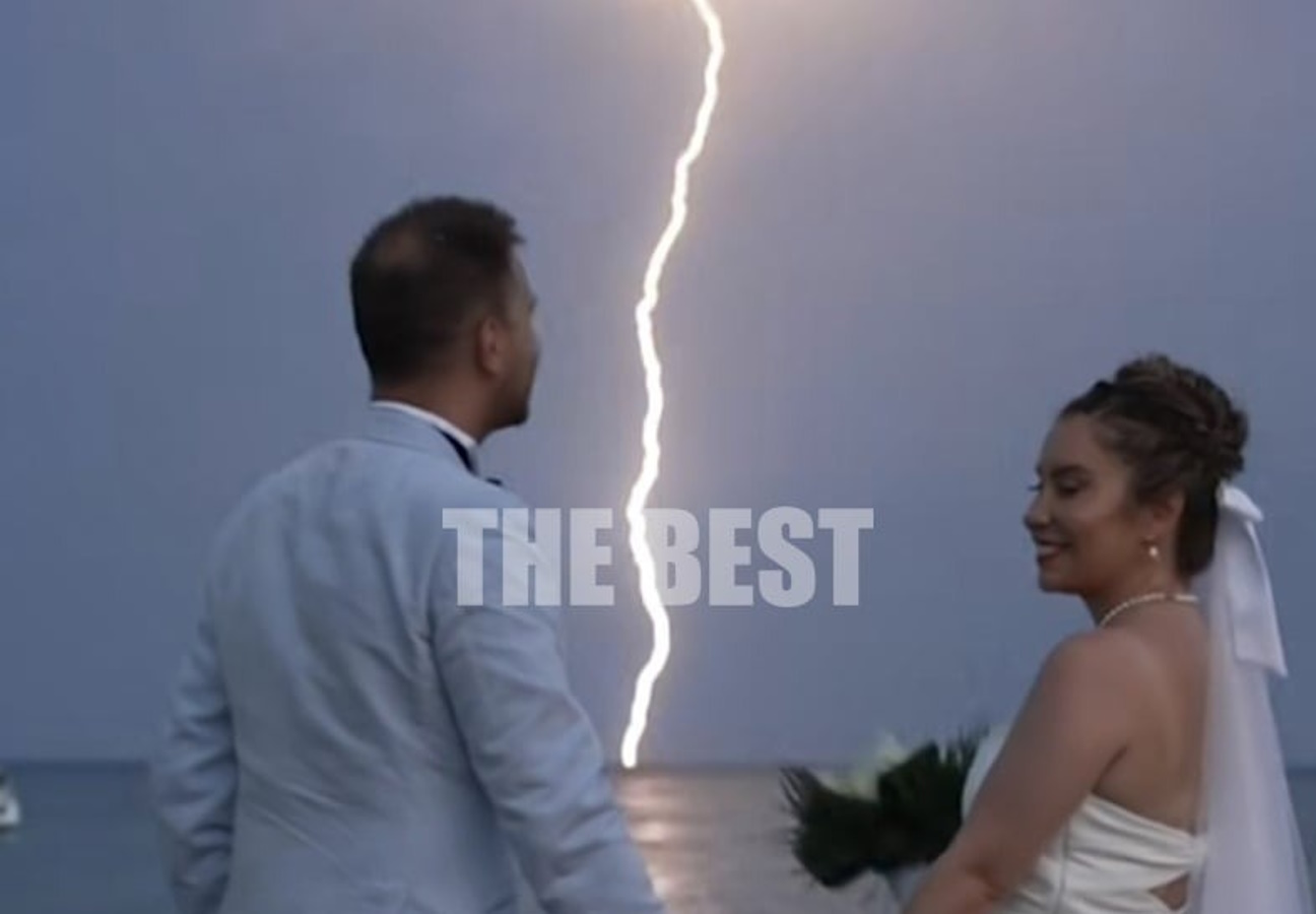 Ζάκυνθος: Φιλήθηκαν και έπεσε κεραυνός – Το απρόοπτο σε γάμο ζευγαριού