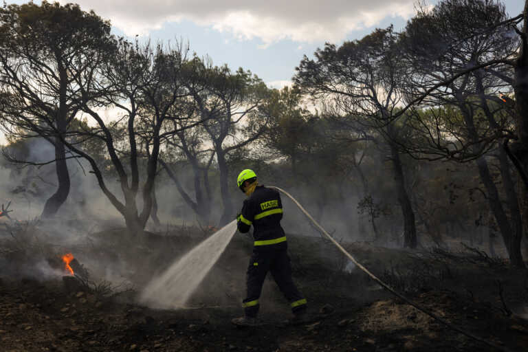 Υψηλός κίνδυνος πυρκαγιάς σε τρεις περιφέρειες της χώρας αύριο Δευτέρα 4 Σεπτεμβρίου