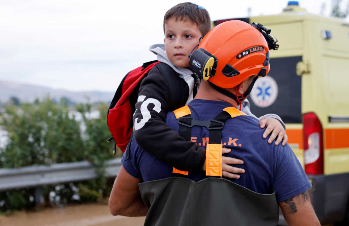 Κακοκαιρία Daniel - Θεσσαλία: 56 διασώσεις από 15 ελικόπτερα - Παλεύουν οι πυροσβεστικές δυνάμεις - ΦΩΤΟ