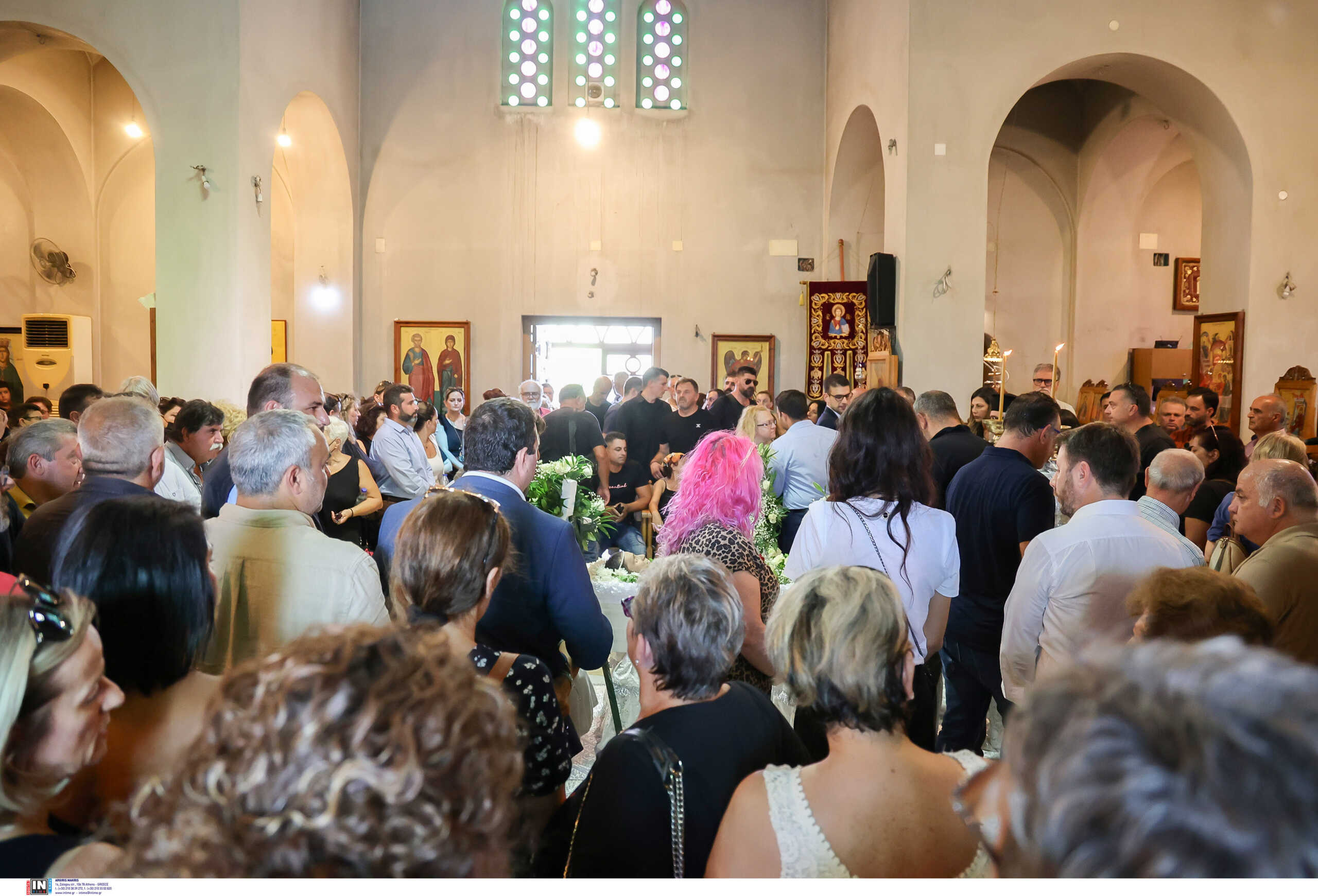 Κηδεία Αντώνη Καργιώτη: Η Κρήτη αποχαιρετά τον 36χρονο που έριξαν από τον καταπέλτη μέλη του πληρώματος του Blue Horizon