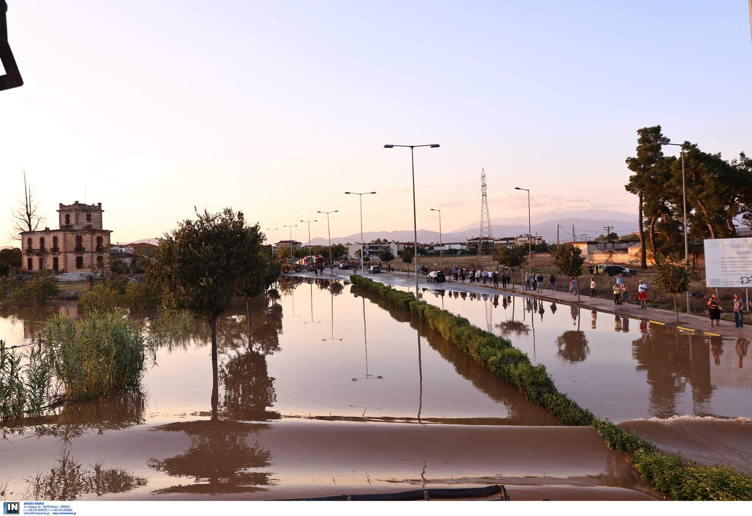 Κακοκαιρία – Λάρισα: Τάση υποχώρησης της στάθμης του νερού στον Πηνειού, παραμένουν τα προβλήματα από την πλημμύρα