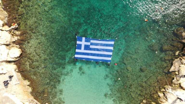 Η μεγαλύτερη ελληνική σημαία του κόσμου θα υψωθεί στη Λίμνη Πλαστήρα μέσω δυο αερόστατων
