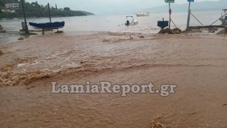 Ισχυρή νεροποντή στη Λαμία - Πλάνα από την πλημμυρισμένη Γλύφα - Βούλιαξε ο Δομοκός