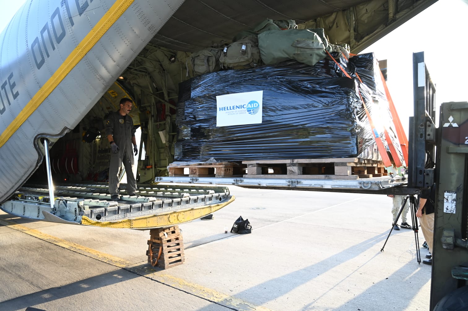 ΓΕΕΘΑ: Έστειλε ανθρωπιστική βοήθεια στη Λιβύη, που ισοπεδώθηκε από την κακοκαιρία Daniel – Αναχώρησε το C-130