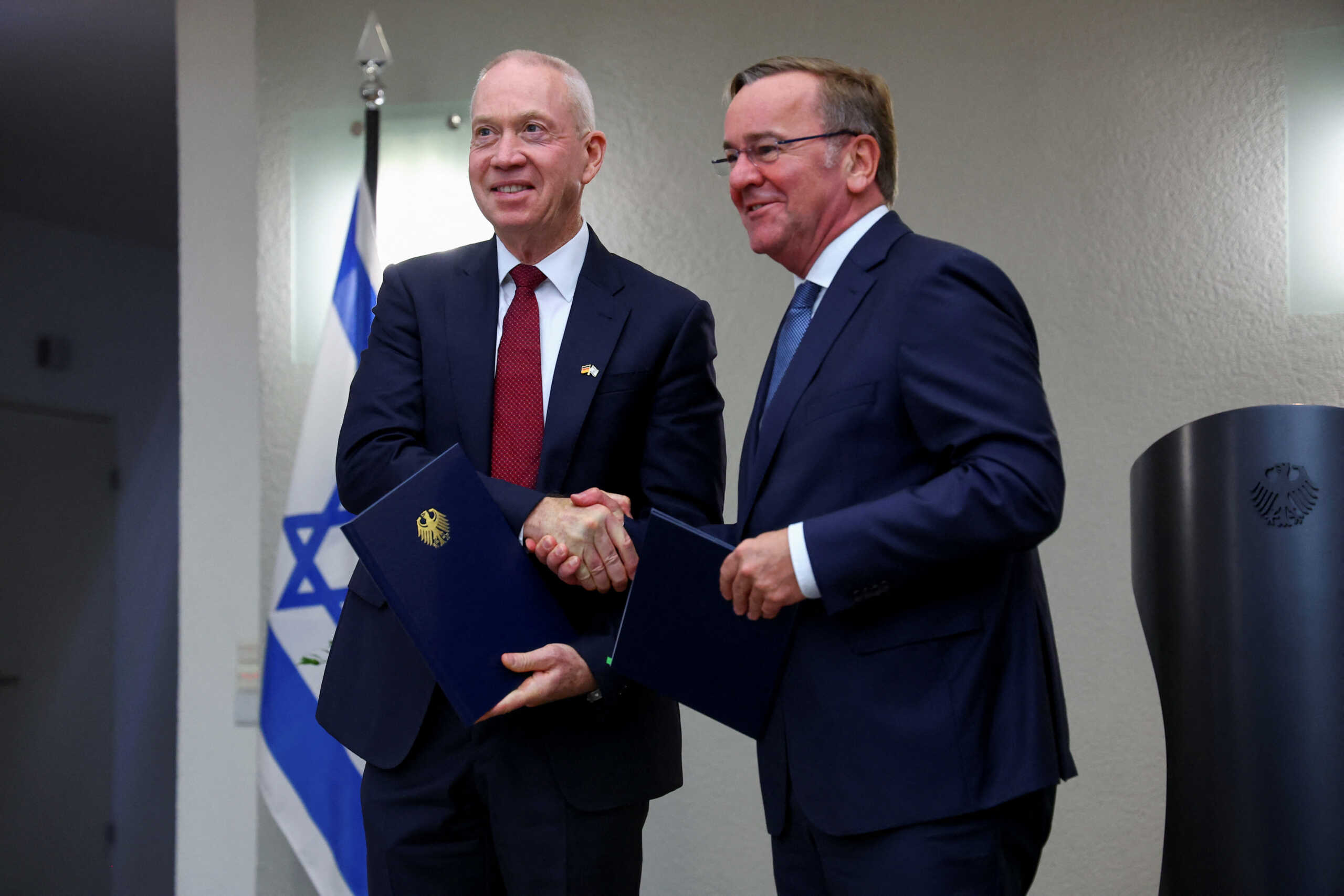 German Defence Minister Boris Pistorius and Israeli Defence Minister Yoav Gallant exchange a joint declaration of intent for the ARROW project at the Ministry of Defence in Berlin, Germany, September 28, 2023. REUTERS