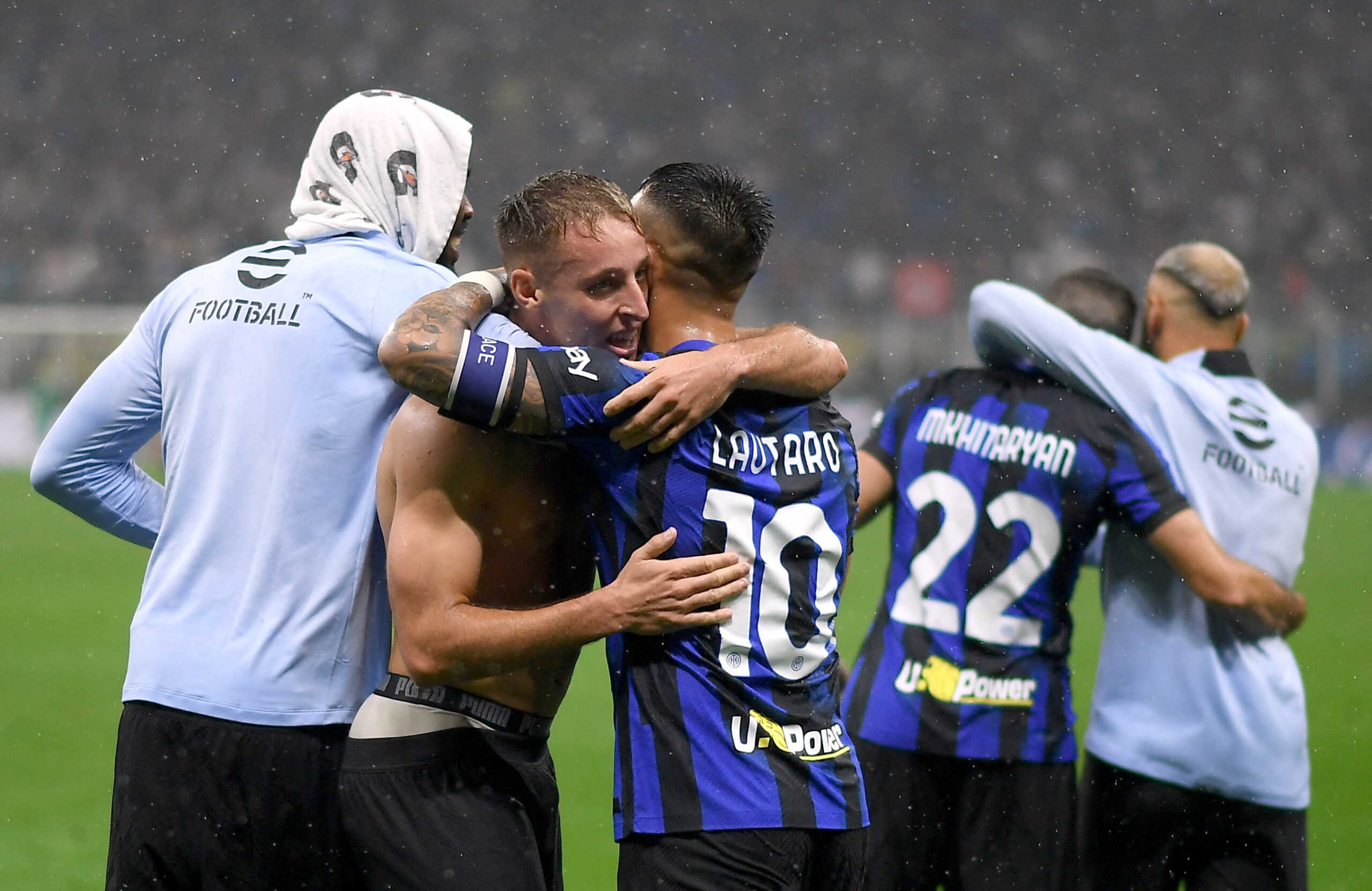 Soccer Football - Serie A - Inter Milan v AC Milan - San Siro, Milan, Italy - September 16, 2023 Inter Milan's Davide Frattesi celebrates scoring their fifth goal with Lautaro Martinez REUTERS