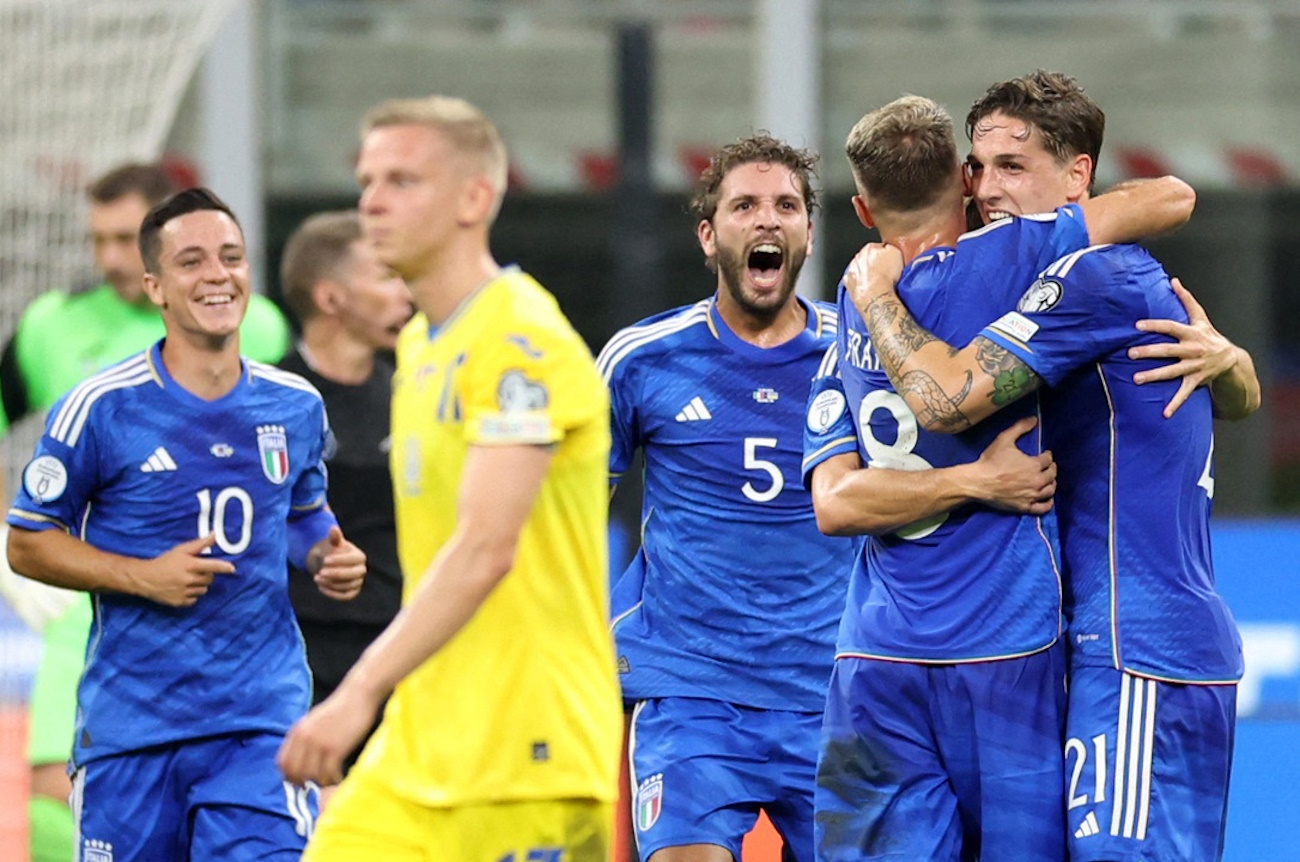 Soccer Football - Euro 2024 Qualifier - Group C - Italy v Ukraine - San Siro, Milan, Italy - September 12, 2023 Italy's Davide Frattesi celebrates scoring their second goal with Nicolo Zaniolo, Manuel Locatelli and teammates REUTERS