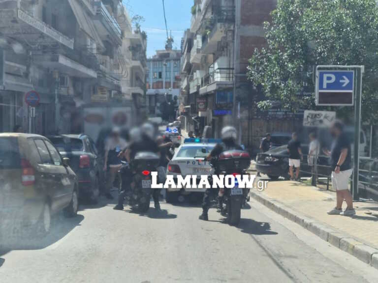 Άγριο ξύλο στο κέντρο της Λαμίας - Σαράντα νεαροί πλακώθηκαν με λοστάρια και καδρόνια