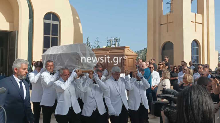 Σκηνές αρχαίας τραγωδίας στις κηδείες των αδελφών διερμηνέων Άντζελας και Φίλιπ που σκοτώθηκαν στο τραγικό τροχαίο στη Λιβύη